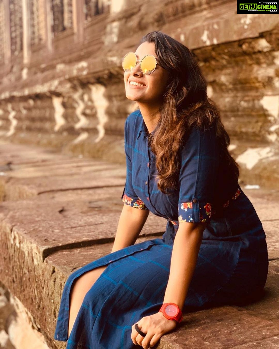 Priya Bhavani Shankar Instagram - #THROWBACK To all the beautiful memories😊 I can keep watching the sunrise the sunset and the stars and the moon and the sky all my life and keep gushing about it like forever ☺️ Angkor Wat, Siem Reap, Cambodia