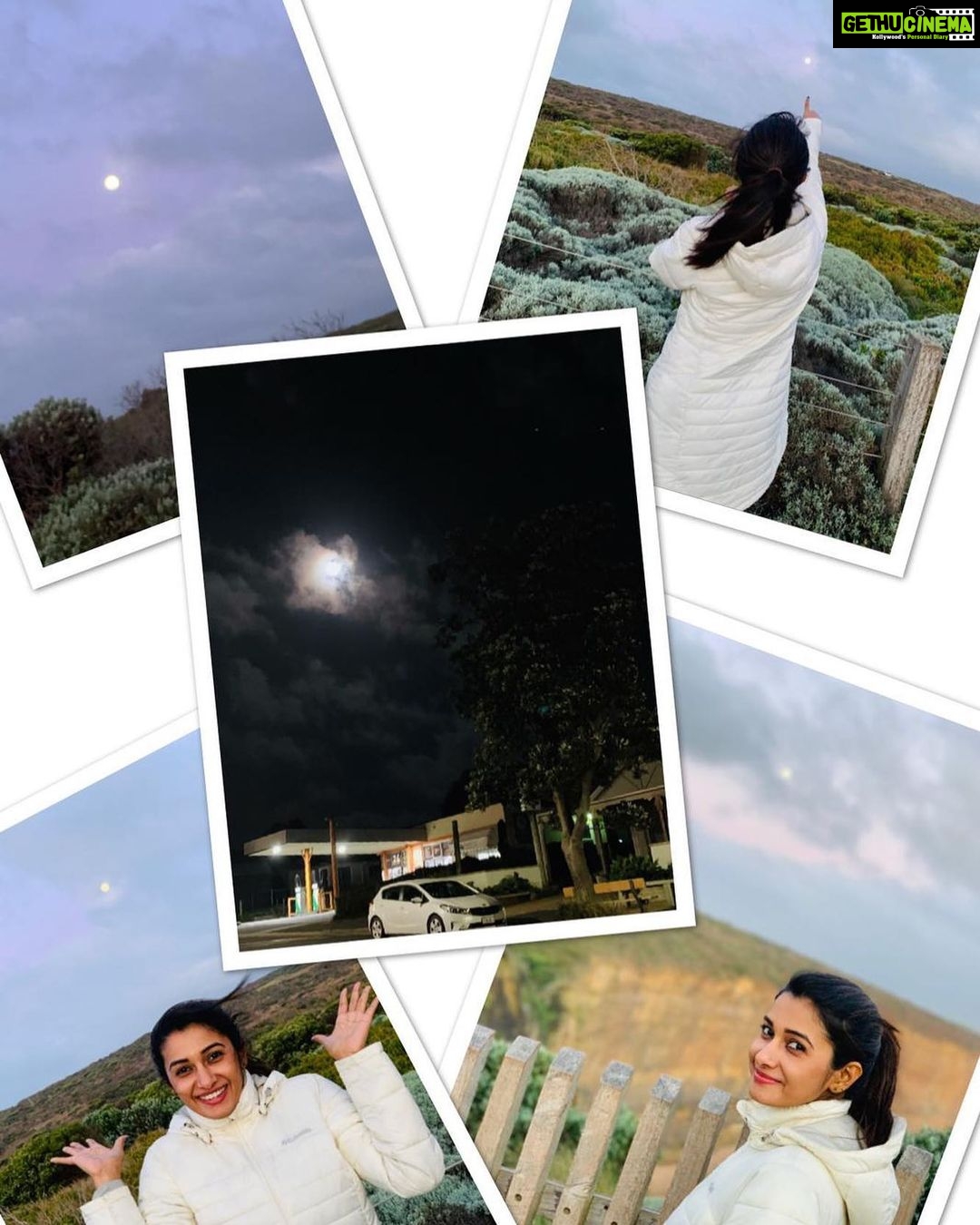 Priya Bhavani Shankar Instagram - இன்னிக்கு Harvest Moon, அடுத்து 2049ல தான் வருதாம். Am spooked as full moon evenings are my kind of evenings. இன்னிக்கு loopல இருக்கறது அமராவதி படத்துல SPB sir பாடின ‘புத்தம் புது மலரே’ 😊 I remember being asked in an interview, “is Priya a good friend or a good girlfriend?” And I said Priya has great friends but am a great girlfriend. காதல் பாடல்களையும் இலக்கிய வரிகளையும் இசையையும் எழுத்தையும் கேட்டு படித்து வளர்ந்து நாடி நரம்பெல்லாம் நிறைந்த ஒரு ரசிகையின் வாழ்க்கை ரசணை அது😀 Love is just an exaggerated emotionன்னு புத்தி பேசினாலும் பார்த்து பார்த்து ரசிச்சு ரசிச்சு சின்ன சின்ன விஷயம்லாம் நமக்கு மட்டும்தான்னு exclusivea காதலிப்பது சினிமாத்தனமா இருந்தாலும் அது ஒரு ஸ்பெஷல் emotion! ‘அன்பே உன் நிழல் கூட என் மீது விழ வேண்டும்’ங்கிற அளவுக்கு love is special😊 ‘உன்னைக் கட்டிக்கொண்டு தூங்க வேண்டும், உந்தன் விரல் தலை கோதிட வேண்டும்’ சராசரி வாழ்க்கை தான்! ஒவ்வொரு வரியும் அழகு😊 All my life I have moon gazed and I have believed in love. எவ்வளவு வலிகள் இருந்தாலும் காயங்களை ஆற்றும் சுயநலமற்ற அழகான நம்பிக்கையான கௌரவமான உண்மையான உறவு. My father says there’s no thing called ‘true’ love. There is love and there are other things. love is just forever. அன்பும் மரியாதையும் காதலும் பரஸ்பரம் இருக்கும் அப்பா அம்மாவால் வளர்க்கப்பட்ட எனக்கு defaulta வேற வழியே இல்லாம காதல் மேல அவ்ளோ நம்பிக்கை and I’m sure 2049ல இன்னும் 30 வயசு அதிகமா, இன்னும் நிறைய அன்போடு, சூழ்நிலைக்கு மாறாத மரியாதையான காதலோடு அடுத்த Harvest Moonஐயும் இதே போல் சந்திப்போம்🤗 ‘என் இமை உன் விழி மூட வேண்டும்! உன்னில் என்னை தேட வேண்டும்’ ❤️#harvestmoon #2019