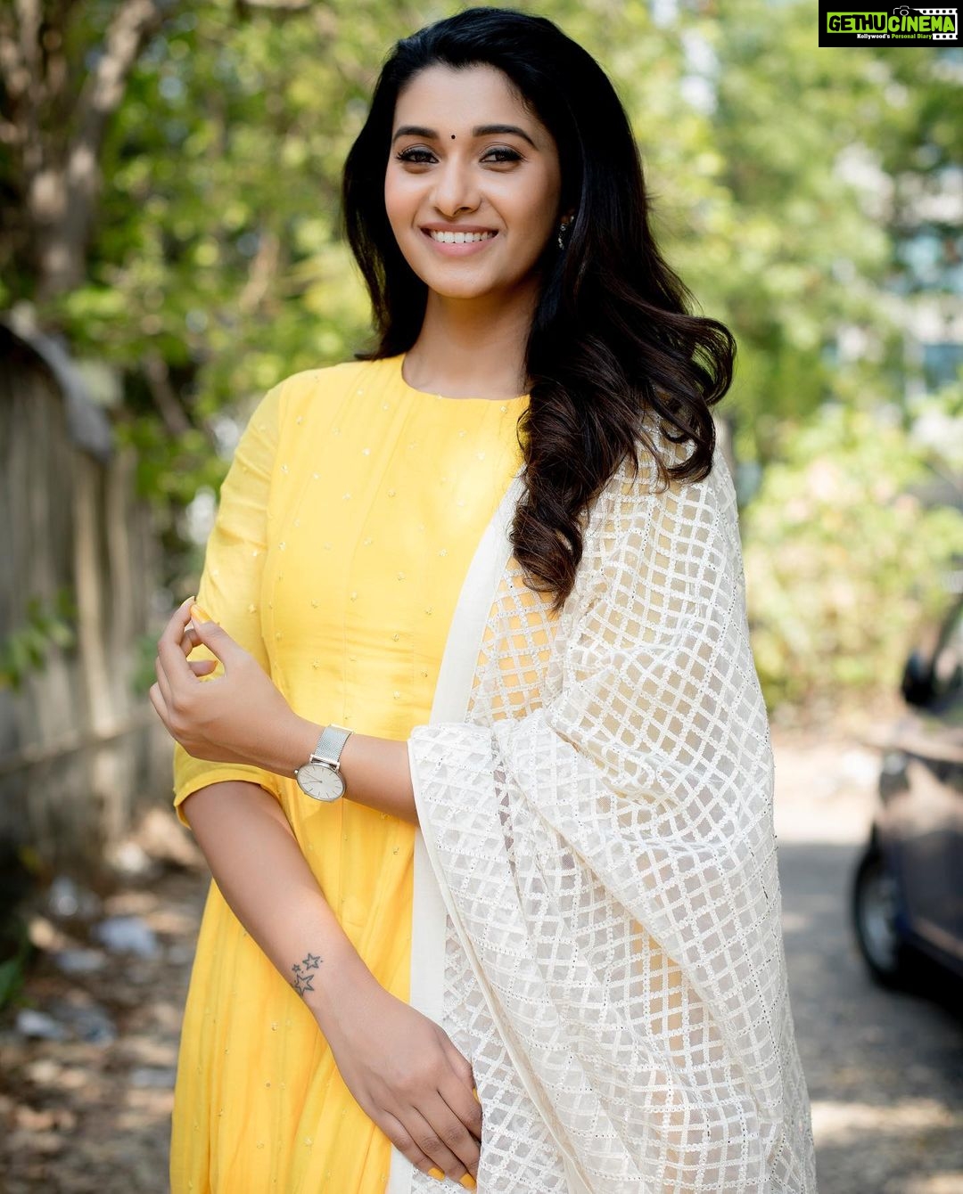 Priya Bhavani Shankar Instagram - Loved this yellow’ness as much as I love you @nandhitharamesh 😊 wearing @merasalofficial and when we don’t find a place to click pics @kiransa does it anywhere and makes it look apt😀 @kiransaphotography 🙏🏼