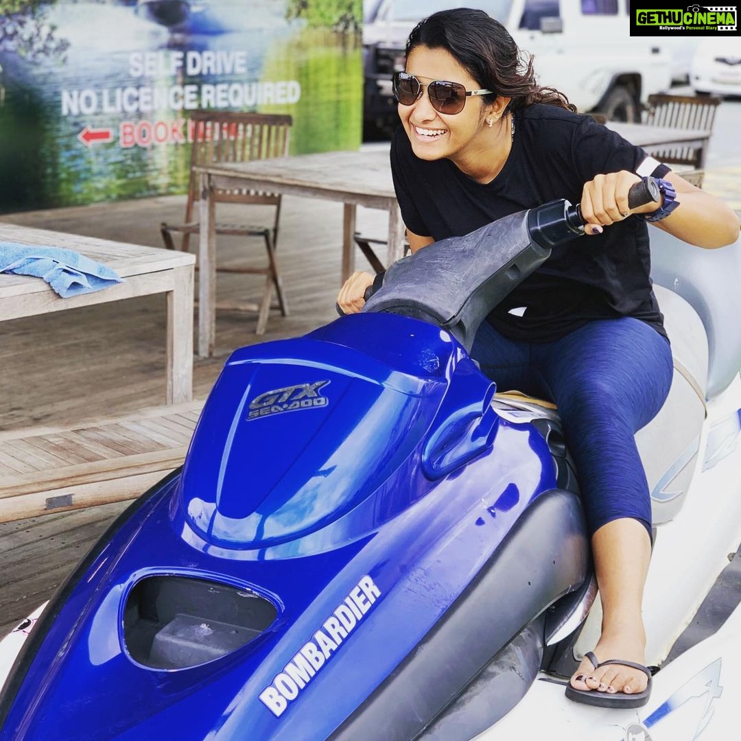 Priya Bhavani Shankar Instagram - Beach sun and salt water can make you this 🏝 🏖
