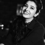 Priya Bhavani Shankar Instagram - Giving away this 28 teeth smile to the page who tagged me in this pic 😀 Stylist: @ratikhavenugopal  MUA: @brideupin Cam: @matt_atelier and Team Location: @mugshots.in