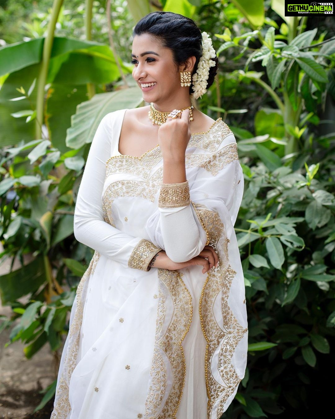 Priya Bhavani Shankar Instagram - Look out together and designed with lots of patience by @anjushankarofficial 😍 Jewelery - @rimliboutique Makeup - @perfektmakeover Photographer - @kiransaphotography thank you guys 😊