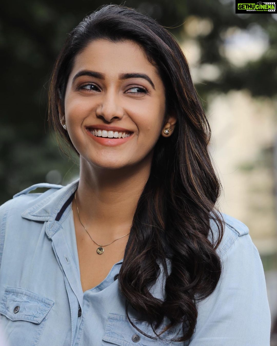 Priya Bhavani Shankar Instagram - Who is happy? Iām šš»āāļø