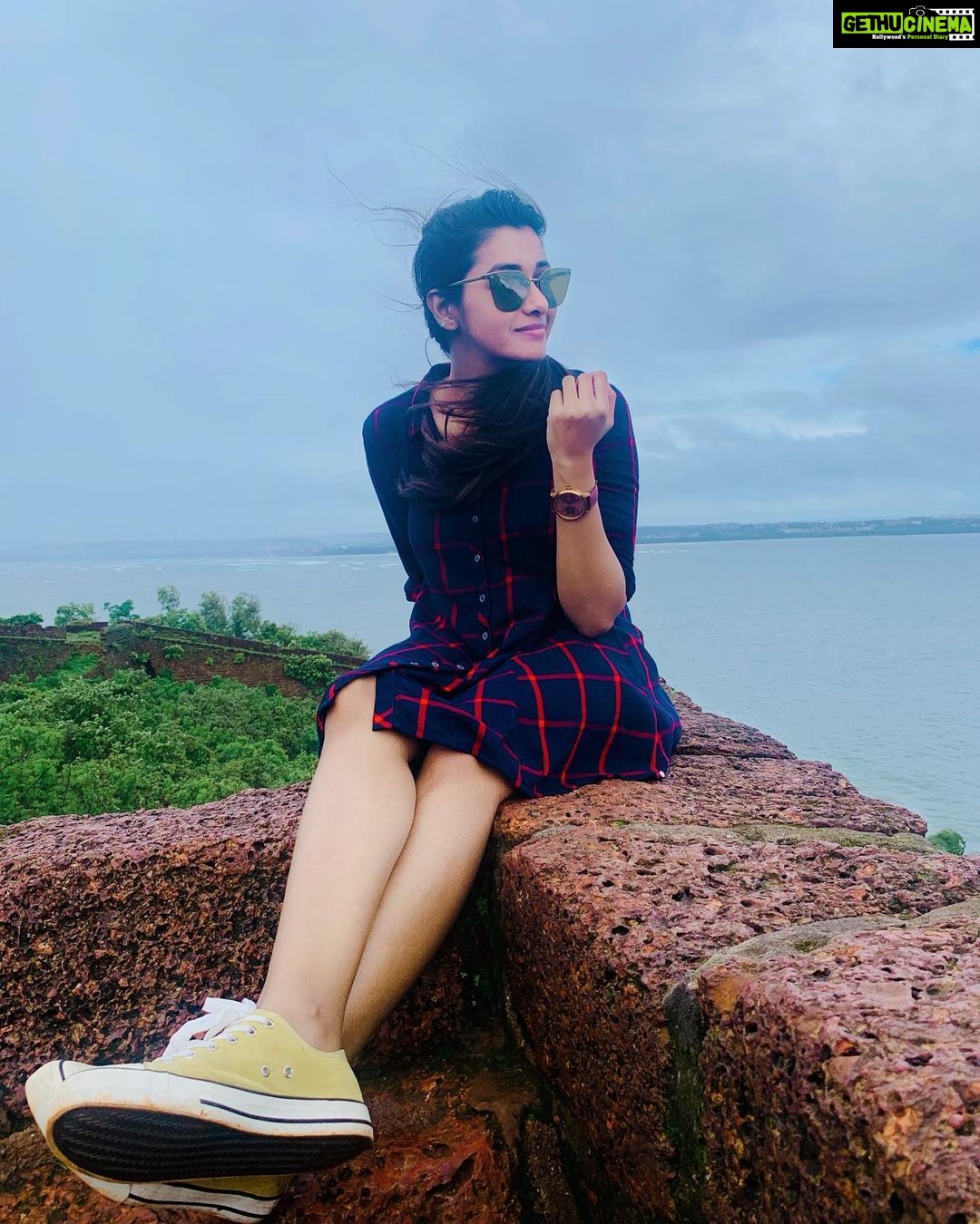 Priya Bhavani Shankar Instagram - World is very beautiful with so much love around ❤️ @rajvel.rs let’s give it to @arshadh_az for once 🤗 #friends #quickplan #letsdogoa #loveyouguys❤️ thanks for being there through everything🤗 Aguada, Goa, India