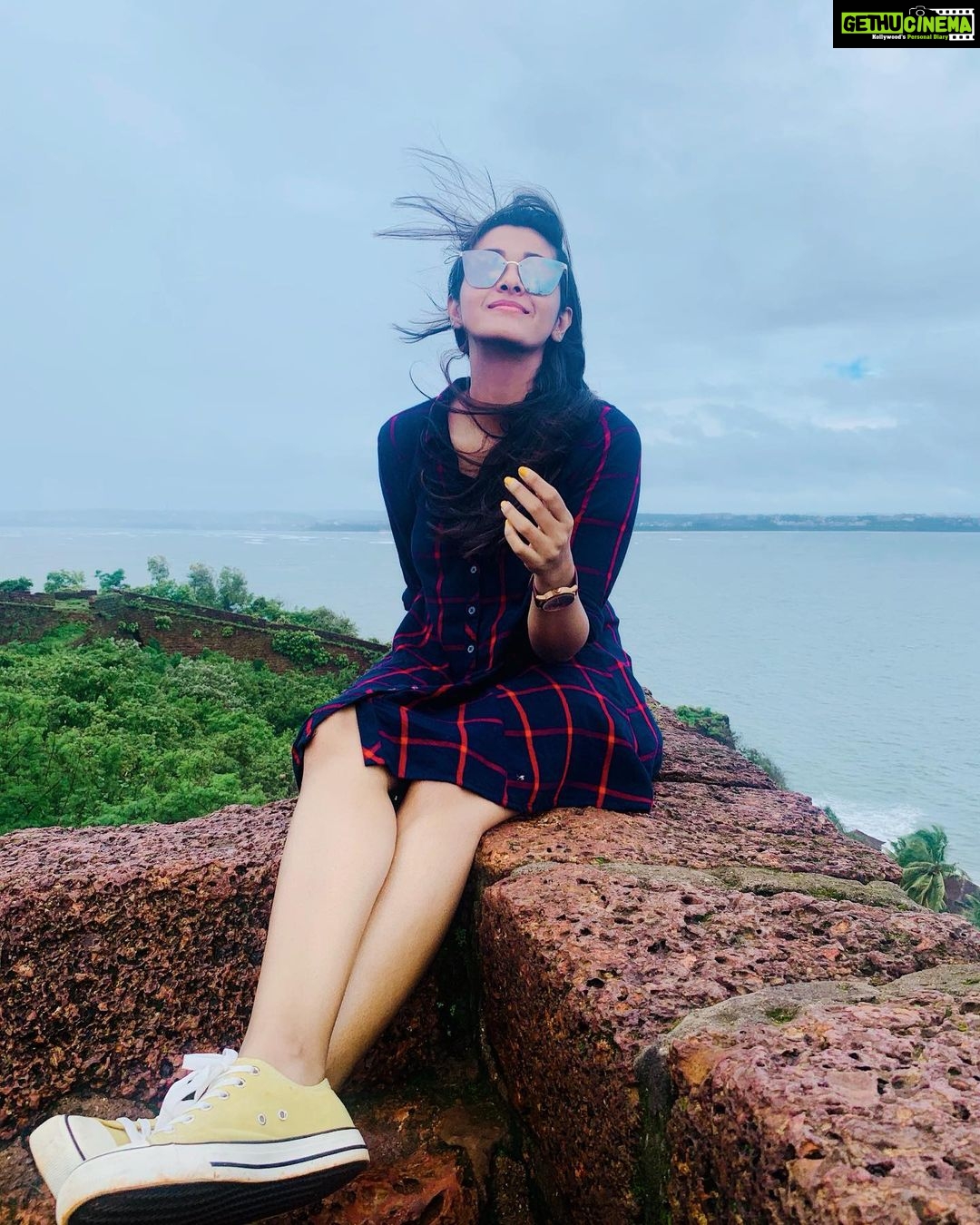 Priya Bhavani Shankar Instagram - World is very beautiful with so much love around ❤️ @rajvel.rs let’s give it to @arshadh_az for once 🤗 #friends #quickplan #letsdogoa #loveyouguys❤️ thanks for being there through everything🤗 Aguada, Goa, India