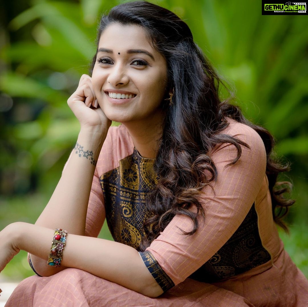 Priya Bhavani Shankar Instagram - I believe there was some sunshine in my soul that day 🤗 PC @kiransaphotography | wearing @tamarachennai you guys were more than sweet 😊