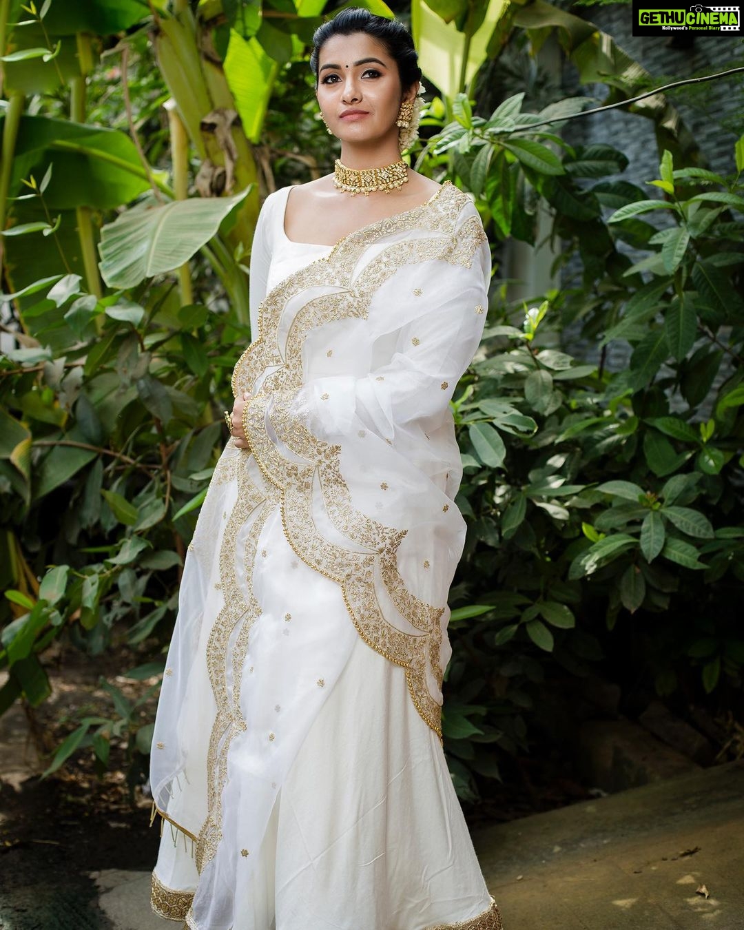 Priya Bhavani Shankar Instagram - Look out together and designed with lots of patience by @anjushankarofficial 😍 Jewelery - @rimliboutique Makeup - @perfektmakeover Photographer - @kiransaphotography thank you guys 😊