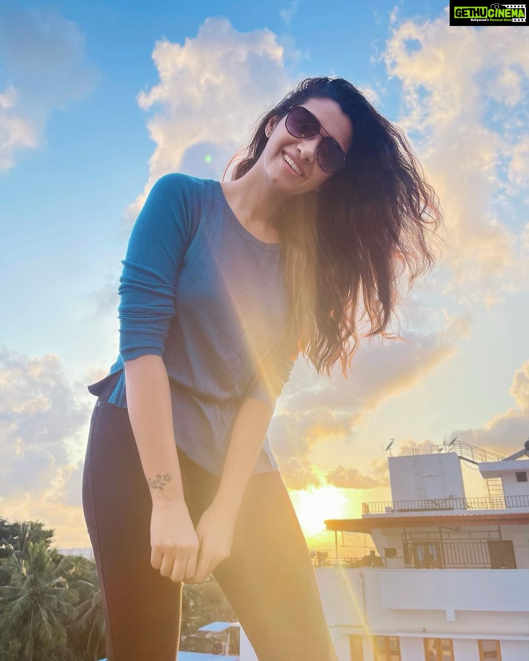 Priya Bhavani Shankar Instagram - Waste time.. Go for rambling walks.. Write those stupid poems.. Meet your loved ones just because.. Try a new recipe.. Pray. Paint. Read that big old book.. Our world is obsessed with productivity, but "unproductive" hours are the soul-shaping parts of our lives. What you do DOES NOT have to make sense always❣️