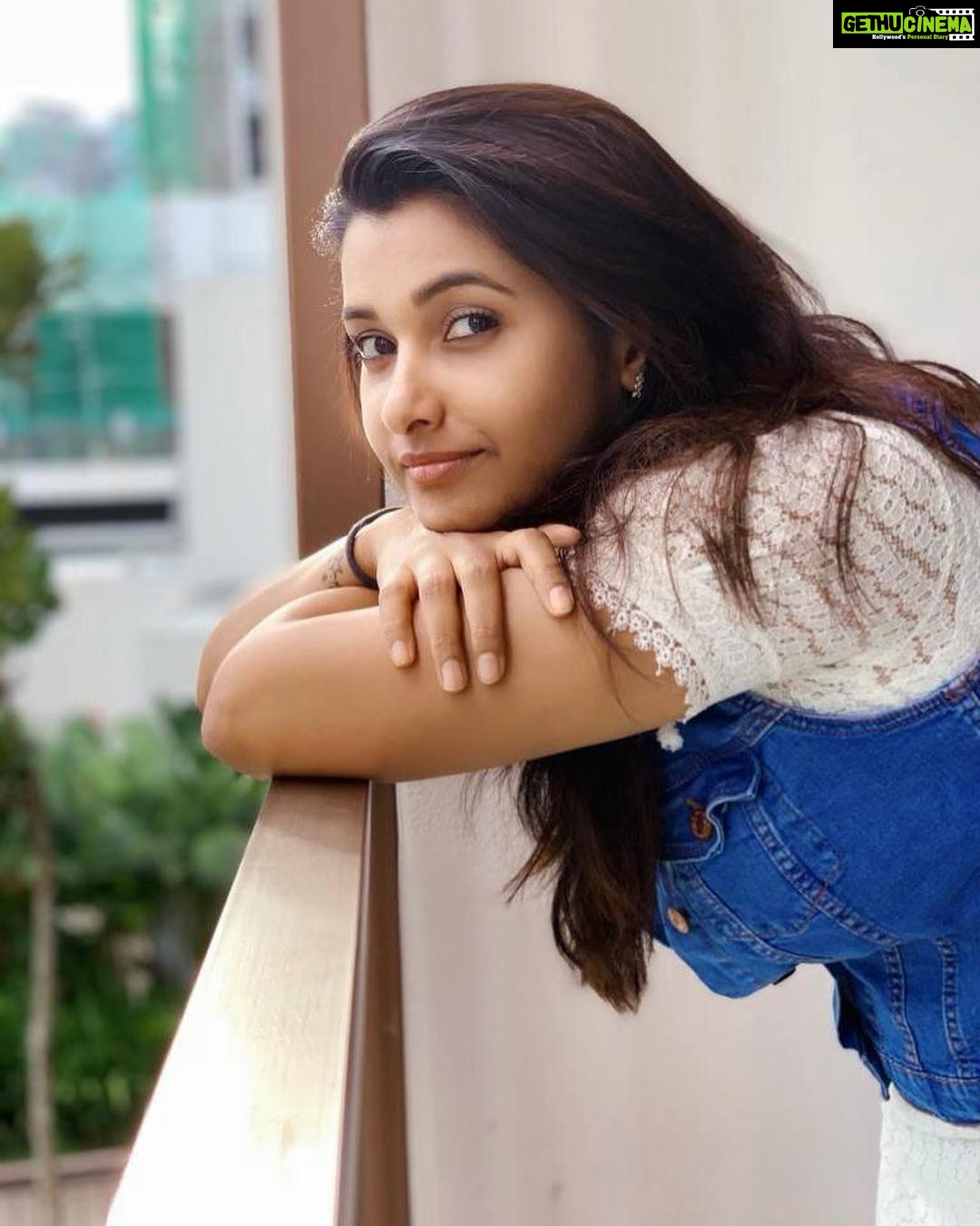 Priya Bhavani Shankar Instagram - Up for a long evening 🤗#posingonrequest😛 #ASpecialEvening