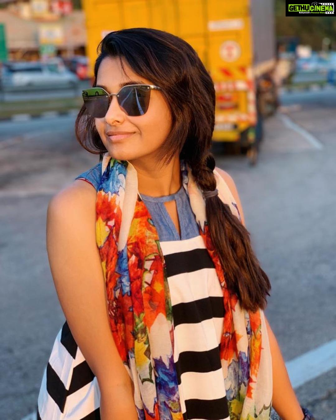 Priya Bhavani Shankar Instagram - Some hot days arenβt that draining! ππ never decode! Just let go in style π€ #sunnyday #tanIsOK #foodforsoul #love