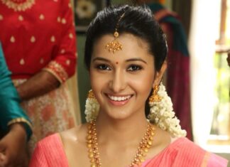 Priya Bhavani Shankar Instagram - When @nelsonvenkatesan wanted a happy bride on a hectic shoot for #monster 😀