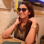 Priya Bhavani Shankar Instagram – Uffff!!!! When your friends are crazily desperate to click pics to show off their new phone 🤷🏻‍♀️ tough life though 😏