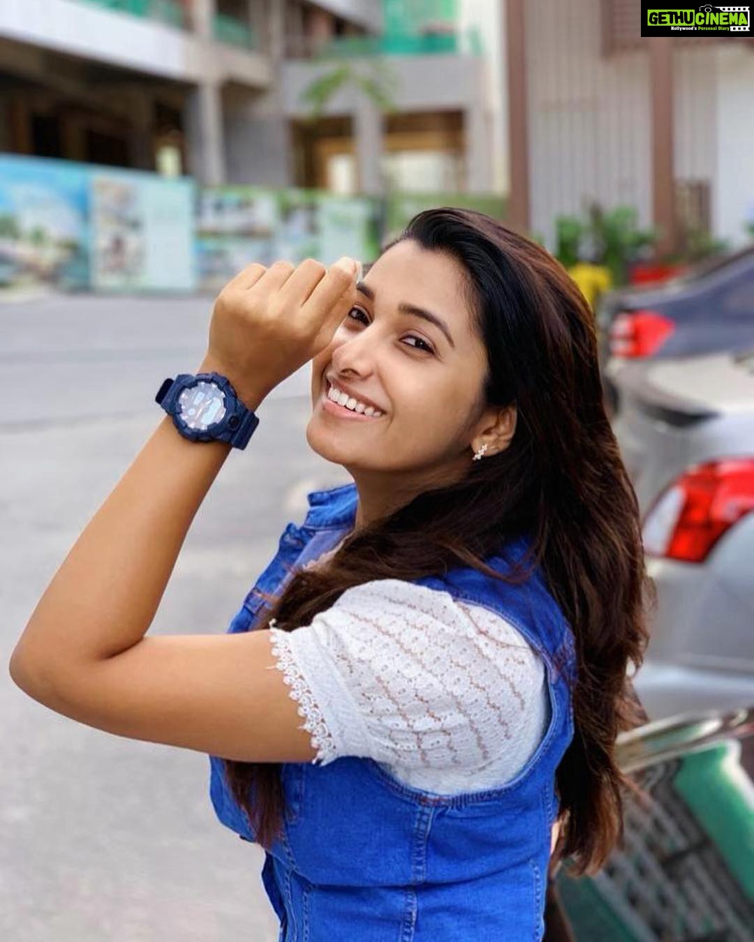 Priya Bhavani Shankar Instagram - Up for a long evening 🤗#posingonrequest😛 #ASpecialEvening