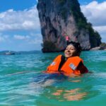 Priya Bhavani Shankar Instagram - You give me reasons to smile and a positive world to remember! Our memories of the ocean will linger on forever long after our footprints in the sand are gone ❤ #snorkeling #notAseaperson #doingWhatIdont