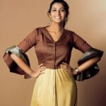 Priya Bhavani Shankar Instagram - Thank you @behindwoodsofficial for the evening, recognition and the honour for my work for KKS😊 Styling @perfektmakeover Thank you for the quick work @prachuprashanth 📸 wardrobe @zingbi_multidesigner_store #behindwoodsgoldmedals2018