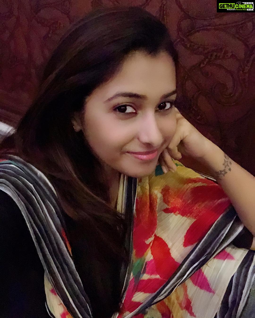 Priya Bhavani Shankar Instagram - Warming up the front camera that has been idle for a long time now 🤗