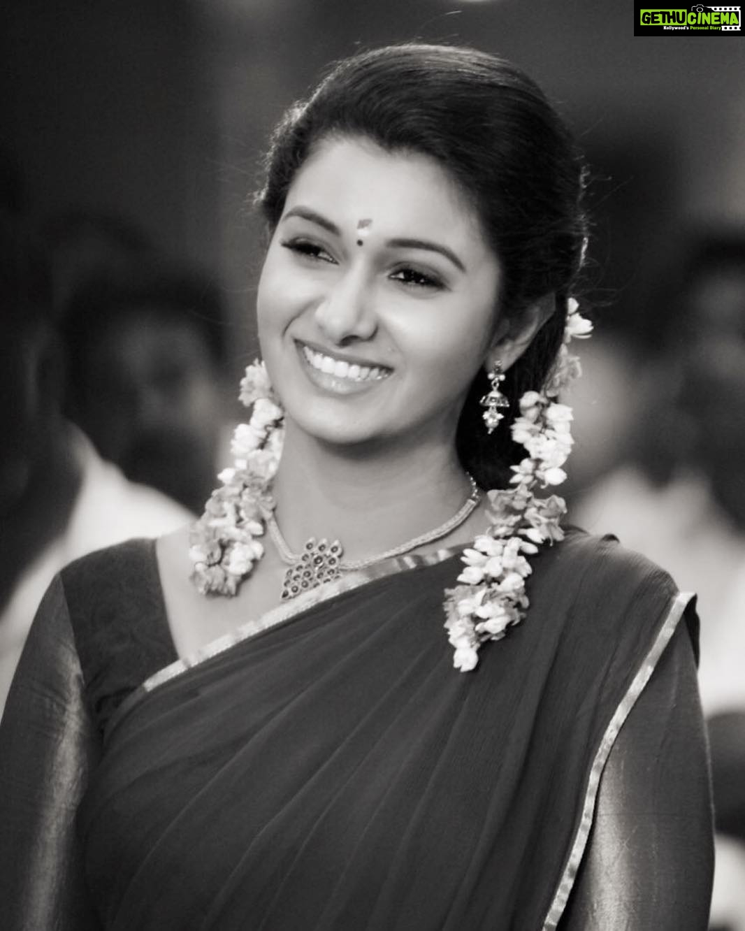 Priya Bhavani Shankar Instagram - Thanks for receiving Poompozhil Chellama so warmly😊 happy to hear such encouraging and positive feedbacks! Get a glimpse of Kadaikutty Singam family in theatres near you😊 thanks all😊