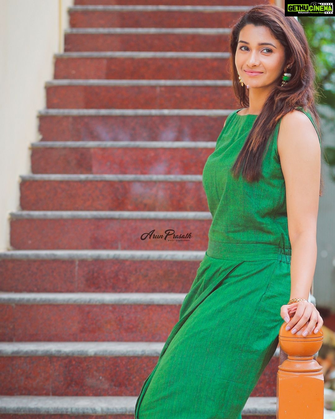 Priya Bhavani Shankar Instagram - Curious love for green from @teoriindia π styled HMU by @perfektmakeover and @arunprasath_photography thanks for the picπ