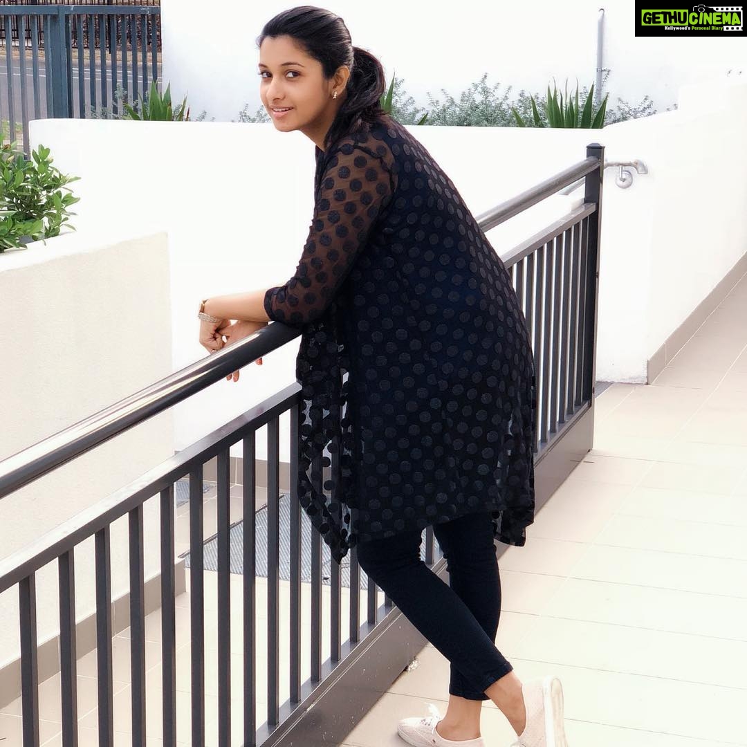 Priya Bhavani Shankar Instagram - Indolence personified 🤷🏻♀️ #powersavingmode #activatedforlong
