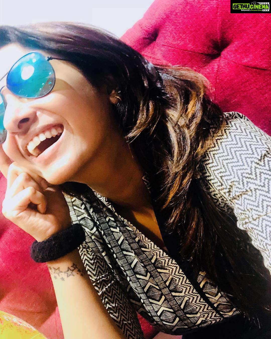 Priya Bhavani Shankar Instagram - Smile like you did not have a painful yesterday and like you are going to have a perfect tomorrow😊 hang in there with all that you got #selfmotivation #colorkannadi👓