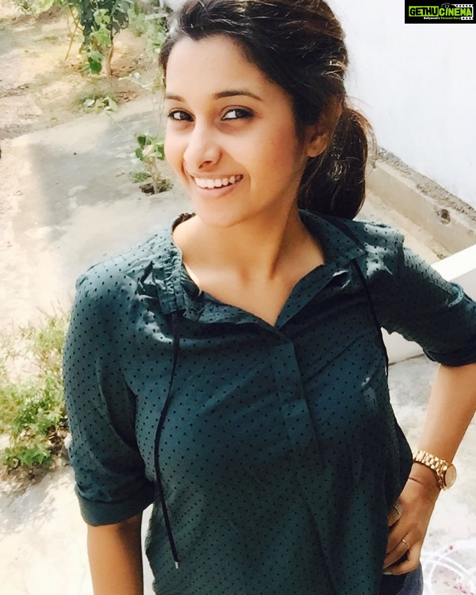 Priya Bhavani Shankar Instagram - Atlaaaast decided to step out of home! Laziness at peak 😌