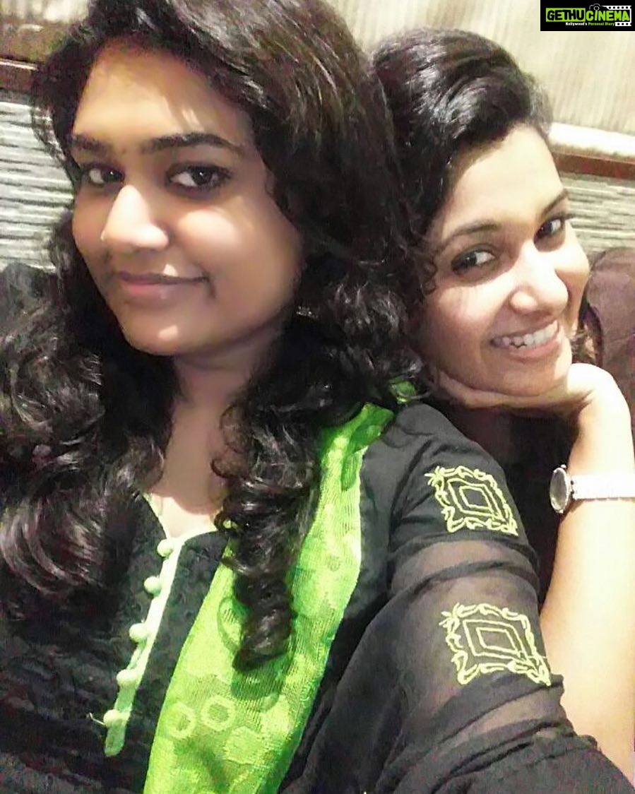 Vorlage: Priya Bhavani Shankar Instagram – ‘Best friend eats your food’ kind of Priya Bhavani Shankar Instagram – ‘Best friend eats your food’ kind of Motiv