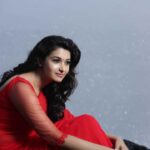 Priya Bhavani Shankar Instagram - @thshooter photography 😊 #nofilter #noeditphoto because the guy was lazy to edit! 😏 @senthamaraigokulakrishnan’s designing 🙂