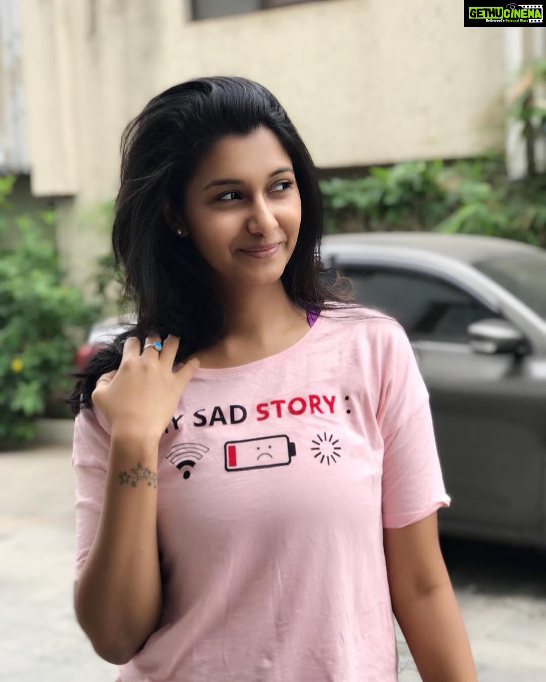 Priya Bhavani Shankar Instagram - Start a day in your night dress and end up spending the whole day in it roaming around chennai 🤦🏻♀️ #lazyatrocities #unkeptisthenewstyle😝