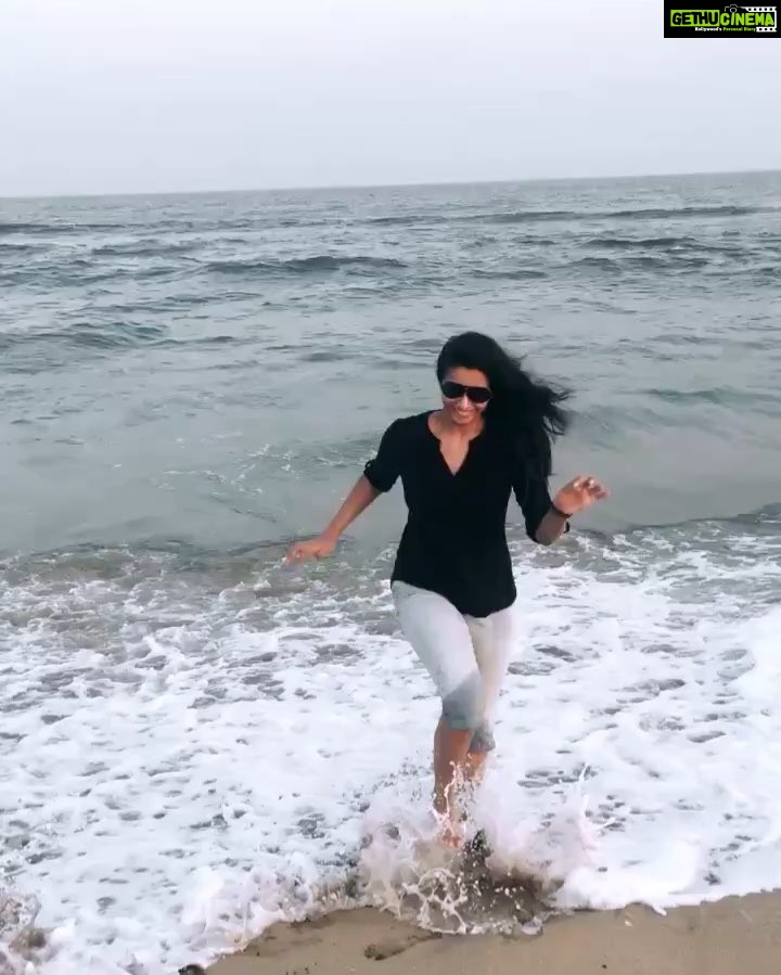 Priya Bhavani Shankar Instagram - #bythebay #crazymusic 🏖