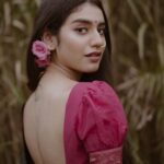 Priya Varrier Instagram - 🌷 Stylist : @asaniya_nazrin Photography : @manekha_ Makeup And Hair : @unnips Shoot Coordination : @asaniya_nazrin Jewellery : @francisalukkas Saree : @mloft_by_joeljacobmathew Bts: @_harikumar._ Photography Team : @aghoriya