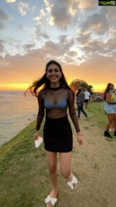 Priya Varrier Instagram - First sunset of 2022🌅
#reels #reelitfeelit #reelsinstagram #reelkarofeelkaro #trending #trendingreels #sunset #traveling #explore #explorepage #srilanka #tour #tourism