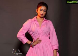 Priyamani Instagram - In a world full of trends ….I want to remain a classic Dress : @zara Styling: @mehekshetty ❤️❤️ Pictures: @v_capturesphotography HMU : @pradeep_makeup @shobhahawale Personal assistant : @kakarla.p #etv #kingsvsqueens #loveyourself #dontmissout‼️
