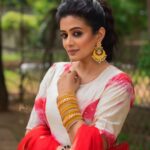 Priyamani Instagram - Be strong but not rude Be kind but not weak Be humble not timid Be proud but not arrogant Outfit : @rivaajclothing Managed by : @viralmantra Earrings: @kultureposh Styling: @mehekshetty ❤️❤️❤️ Pictures : @v_capturesphotography Makeup: @pradeep_makeup Hairstylist: @shobhahawale Personal assistant: @kakarla.p #etv #dheekingsvsqueens #loveyourself #lovemyjob