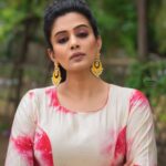 Priyamani Instagram - Be strong but not rude Be kind but not weak Be humble not timid Be proud but not arrogant Outfit : @rivaajclothing Managed by : @viralmantra Earrings: @kultureposh Styling: @mehekshetty ❤️❤️❤️ Pictures : @v_capturesphotography Makeup: @pradeep_makeup Hairstylist: @shobhahawale Personal assistant: @kakarla.p #etv #dheekingsvsqueens #loveyourself #lovemyjob
