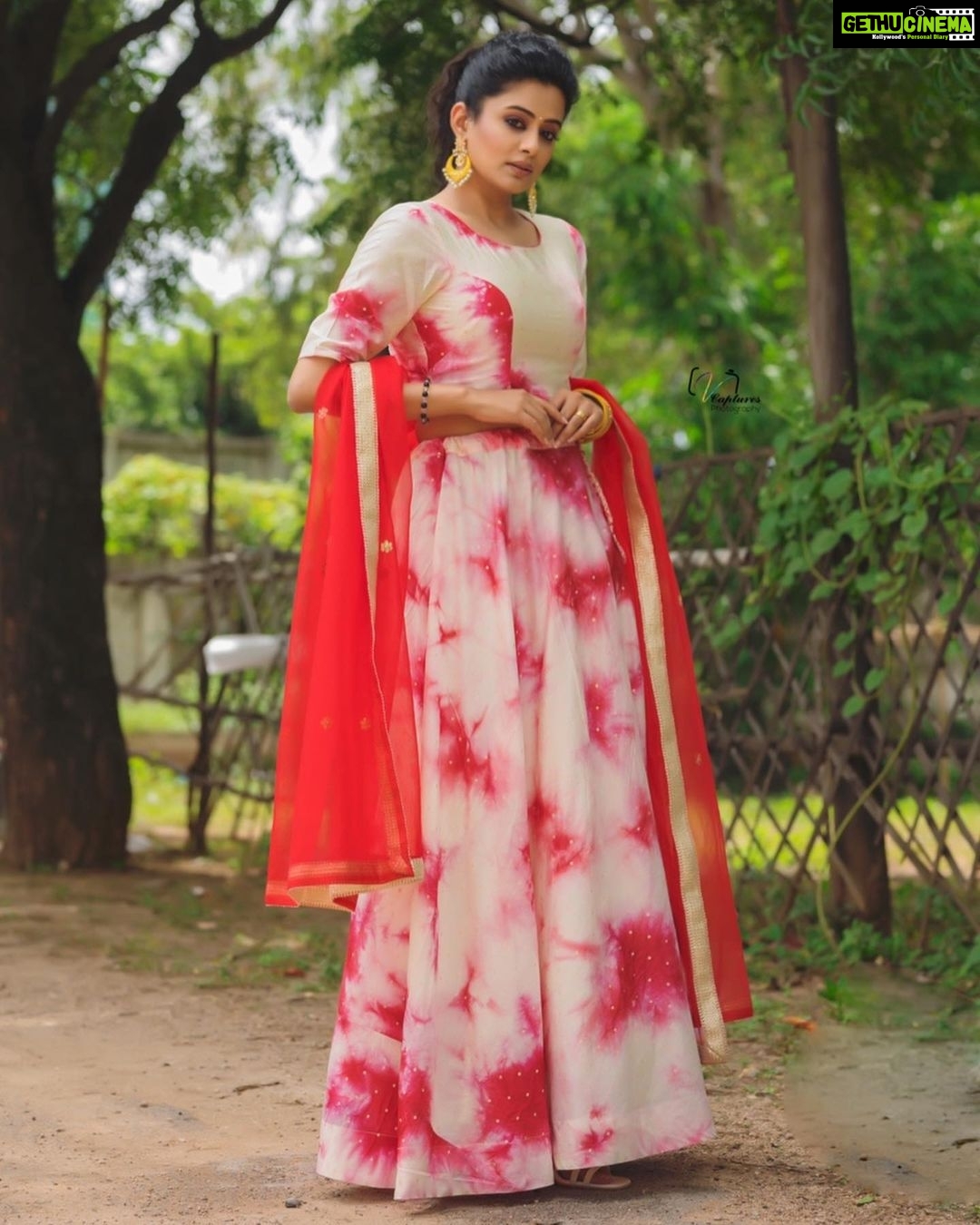 Priyamani Instagram - Be strong but not rude Be kind but not weak Be humble not timid Be proud but not arrogant Outfit : @rivaajclothing Managed by : @viralmantra Earrings: @kultureposh Styling: @mehekshetty ❤️❤️❤️ Pictures : @v_capturesphotography Makeup: @pradeep_makeup Hairstylist: @shobhahawale Personal assistant: @kakarla.p #etv #dheekingsvsqueens #loveyourself #lovemyjob