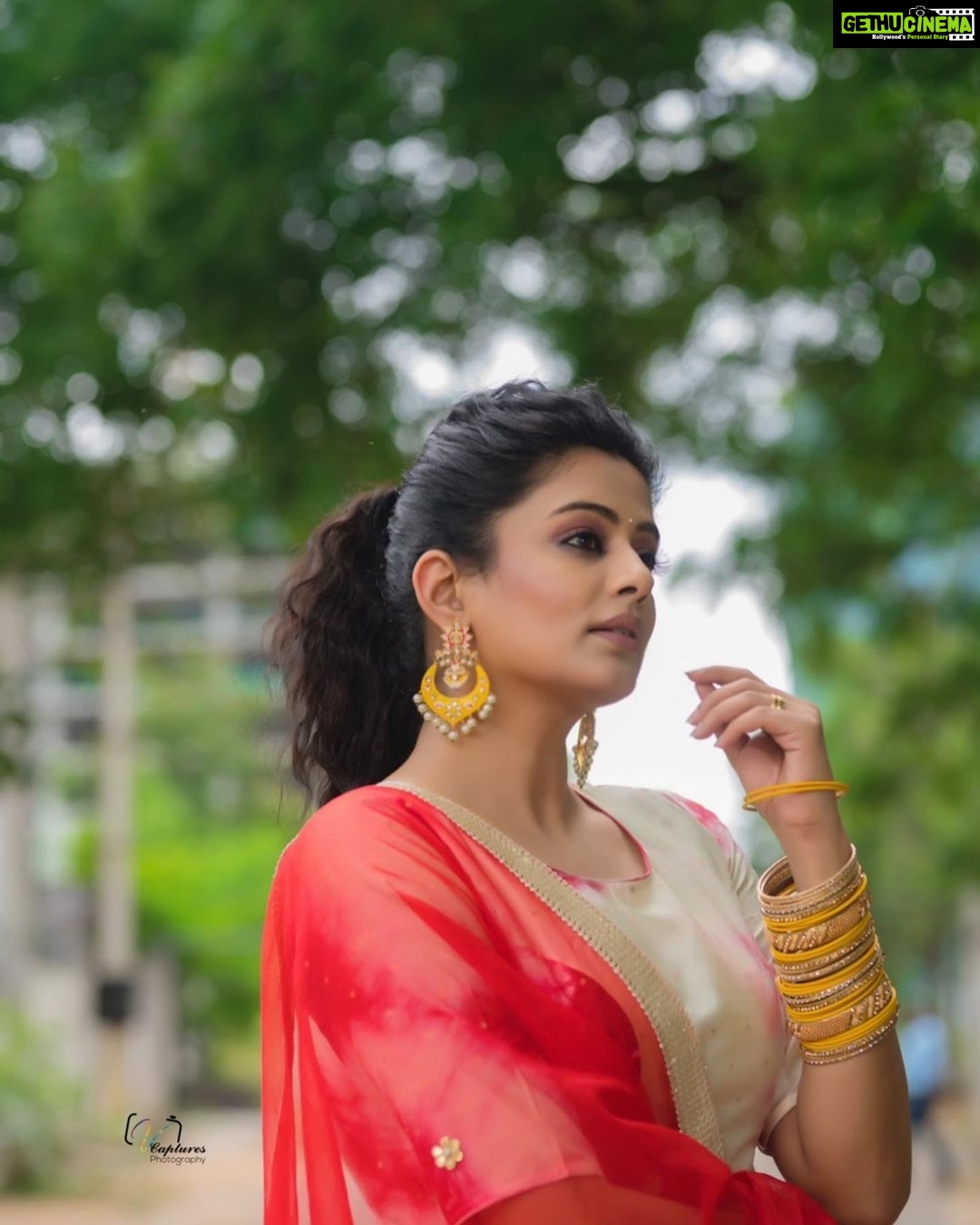Priyamani Instagram - Be strong but not rude Be kind but not weak Be humble not timid Be proud but not arrogant Outfit : @rivaajclothing Managed by : @viralmantra Earrings: @kultureposh Styling: @mehekshetty ❤️❤️❤️ Pictures : @v_capturesphotography Makeup: @pradeep_makeup Hairstylist: @shobhahawale Personal assistant: @kakarla.p #etv #dheekingsvsqueens #loveyourself #lovemyjob