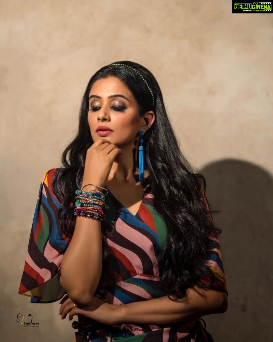 Priyamani Instagram - The art of being happy is to be satisfied with what you have ❤️❤️❤️ Outfit: @twentydresses Styling: @mehekshetty ❤️❤️❤️❤️ Pictures: @v_capturesphotography Make up: @pradeep_makeup Hairstylist: @shobhahawale Personal assistant : @kakarla.p #etv #dheekingsvsqueens #alwaysbehappy #happyme
