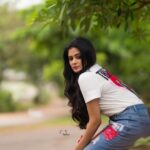 Priyamani Instagram - I am not here to fit in with the world …. I am here to make my own 😎 Tshirt : @onlyindia Jeans : @urbanic_official Styling: @mehekshetty 👼👼👼❤️❤️❤️ Pictures: @v_capturesphotography Makeup: @pradeep_makeup Hairstylist: @shobhahawale Personal assistant : @kakarla.p #etv #dheekingsvsqueens 👸🏻🤴 #lovemyjob