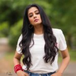 Priyamani Instagram - I am not here to fit in with the world …. I am here to make my own 😎 Tshirt : @onlyindia Jeans : @urbanic_official Styling: @mehekshetty 👼👼👼❤️❤️❤️ Pictures: @v_capturesphotography Makeup: @pradeep_makeup Hairstylist: @shobhahawale Personal assistant : @kakarla.p #etv #dheekingsvsqueens 👸🏻🤴 #lovemyjob