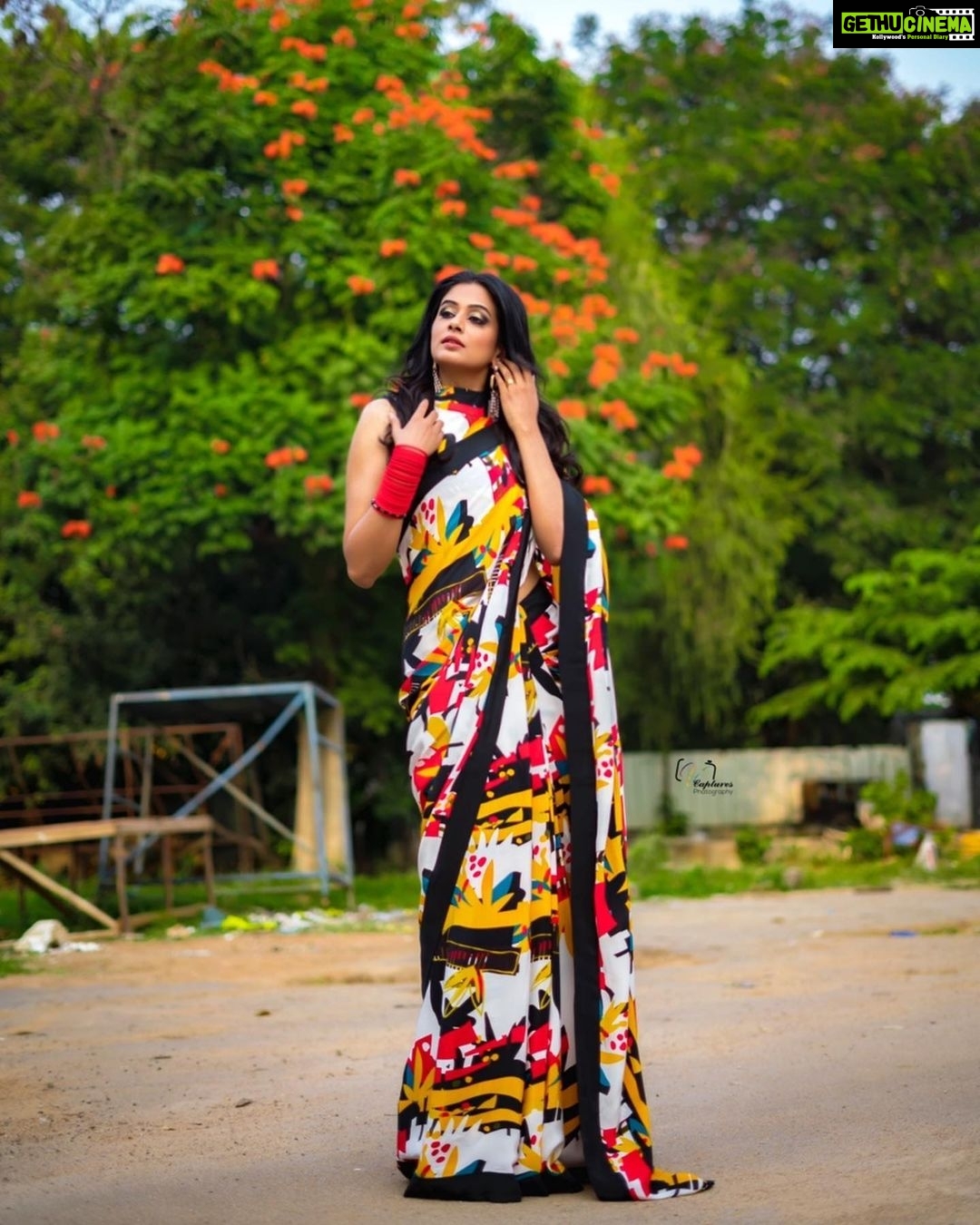 Priyamani Instagram - Wear a saree….give them reason to stare ❤️❤️❤️❤️ Saree : @riminayakindia Managed by : @poppublishmedia Styled by : @mehekshetty ❤️❤️ MUH : @pradeep_makeup @shobhahawale Personal assistant : @kakarla.p #etv #dhee14 #brandnewseason #