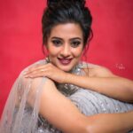 Priyamani Instagram - Don’t miss the ICONIC grand finale tonight with none other than the ICONIC star @alluarjunonline 🔥🔥🔥🔥 Outfit …. @megha_and_jigar Styling… @mehekshetty ❤️❤️ Pictures.. @v_capturesphotography MUH.. @pradeep_makeup @shobhahawale Personal assistant … @kakarla.p #etv #dheekingsvsqueens #grandfinale