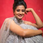 Priyamani Instagram - Don’t miss the ICONIC grand finale tonight with none other than the ICONIC star @alluarjunonline 🔥🔥🔥🔥 Outfit …. @megha_and_jigar Styling… @mehekshetty ❤️❤️ Pictures.. @v_capturesphotography MUH.. @pradeep_makeup @shobhahawale Personal assistant … @kakarla.p #etv #dheekingsvsqueens #grandfinale