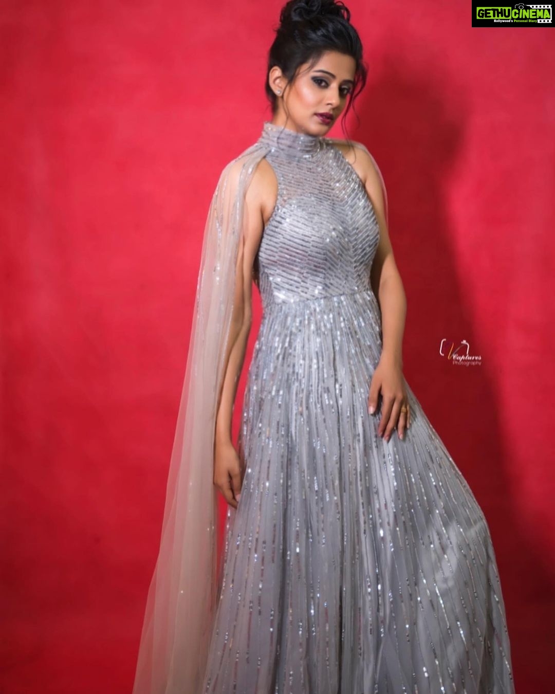 Priyamani Instagram - A beautiful appearance will last a few decades but a beautiful personality will last a lifetime …❤️❤️❤️ Outfit : @megha_and_jigar Managed by : @gideonalliance Styled by : @mehekshetty ❤️❤️ Pictures : @v_capturesphotography ❤️❤️ MUH : @pradeep_makeup @shobhahawale Personal assistant : @kakarla.p #etv #dheekingsvsqueens #grandfinale #dontmissthis #loveyourself #lovemyjob