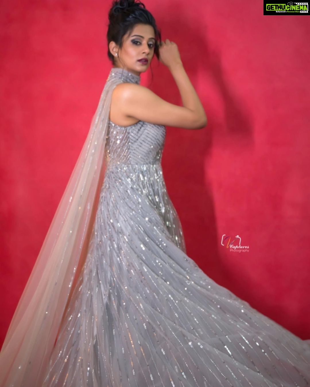Priyamani Instagram - A beautiful appearance will last a few decades but a beautiful personality will last a lifetime …❤️❤️❤️ Outfit : @megha_and_jigar Managed by : @gideonalliance Styled by : @mehekshetty ❤️❤️ Pictures : @v_capturesphotography ❤️❤️ MUH : @pradeep_makeup @shobhahawale Personal assistant : @kakarla.p #etv #dheekingsvsqueens #grandfinale #dontmissthis #loveyourself #lovemyjob