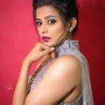 Priyamani Instagram - A beautiful appearance will last a few decades but a beautiful personality will last a lifetime …❤️❤️❤️ Outfit : @megha_and_jigar Managed by : @gideonalliance Styled by : @mehekshetty ❤️❤️ Pictures : @v_capturesphotography ❤️❤️ MUH : @pradeep_makeup @shobhahawale Personal assistant : @kakarla.p #etv #dheekingsvsqueens #grandfinale #dontmissthis #loveyourself #lovemyjob