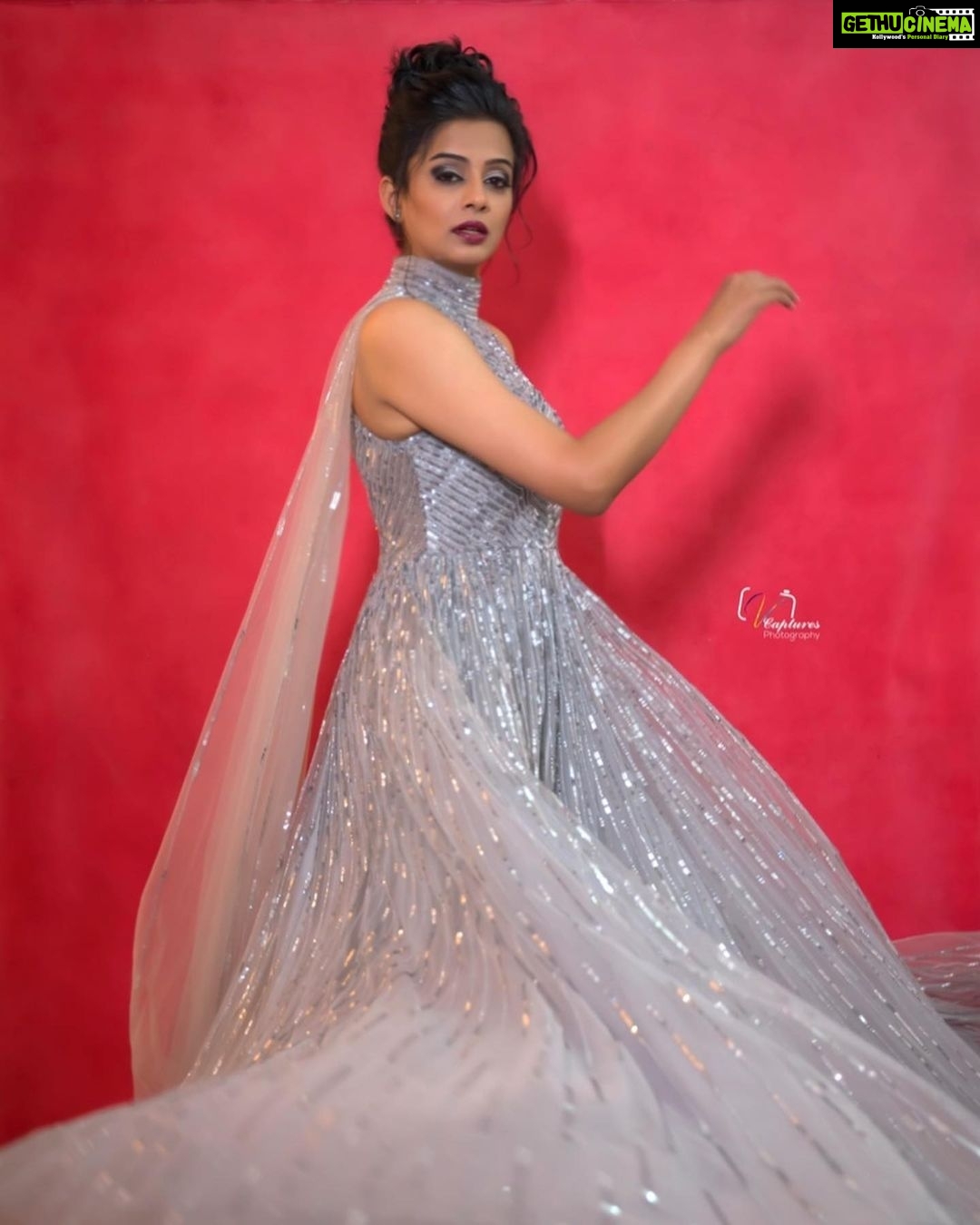 Priyamani Instagram - A beautiful appearance will last a few decades but a beautiful personality will last a lifetime …❤️❤️❤️ Outfit : @megha_and_jigar Managed by : @gideonalliance Styled by : @mehekshetty ❤️❤️ Pictures : @v_capturesphotography ❤️❤️ MUH : @pradeep_makeup @shobhahawale Personal assistant : @kakarla.p #etv #dheekingsvsqueens #grandfinale #dontmissthis #loveyourself #lovemyjob