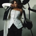 Priyanka Chopra Instagram – Vanity Fair, February 2022

Special thank you to @radhikajones, @beccamford, @emmasummerton and Alison Ward Frank for a beautiful experience.

@vanityfair – story by @beccamford 
Photographed by @emmasummerton 
Styled by @leithclark 
Hair by @shonju 
Makeup by @lisaeldridgemakeup 
Manicure by @nailsbymh 
Set Design by @sean_thomson_ 
Production by @shinyprojects