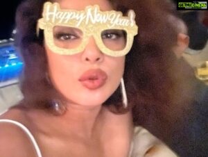 Priyanka Chopra Instagram - Photo dump*
So grateful for family and friends. Here’s to celebrating life. #2022 #happynewyear 
Adore u @natasha.poonawalla ❤️⭐️