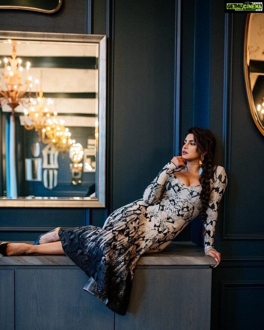 Priyanka Chopra Instagram - Day 2 🐍 @thematrixmovie #MatrixResurrections Outfit: @roberto_cavalli Style by: @luxurylaw Makeup: @yumi_mori Hair: @daniellepriano Nails: @pattieyankee 📸: @hunterabrams New York City, N.Y.