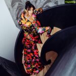 Priyanka Chopra Instagram - 🌺❤️ Outfit: @richardquinn Style: @luxurylaw Jewellery: @bulgari MU: @ninninummela Hair: @lukepluckrose 📸: @nicolasgerardin London, United Kingdom